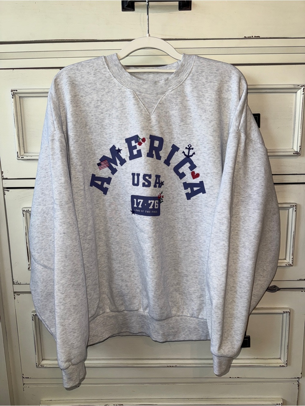 USA America Graphic Crewneck Sweatshirt - SOFT!!! Light Gray, Size medium